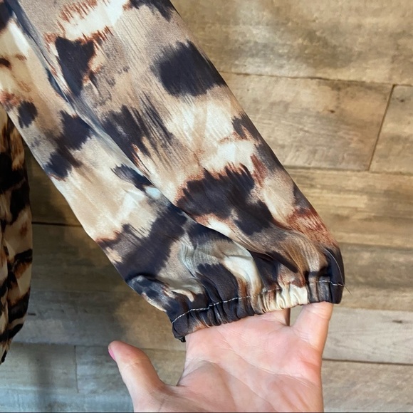 Willi Smith women’s animal print blouse in size medium - Picture 7 of 11